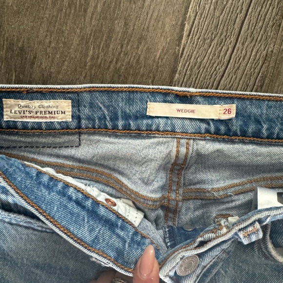 Levi’s - Picture 7 of 8